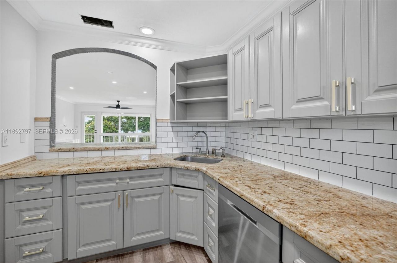 900 SW 12th St, Unit 305, Fort Lauderdale, FL 33315 Photo