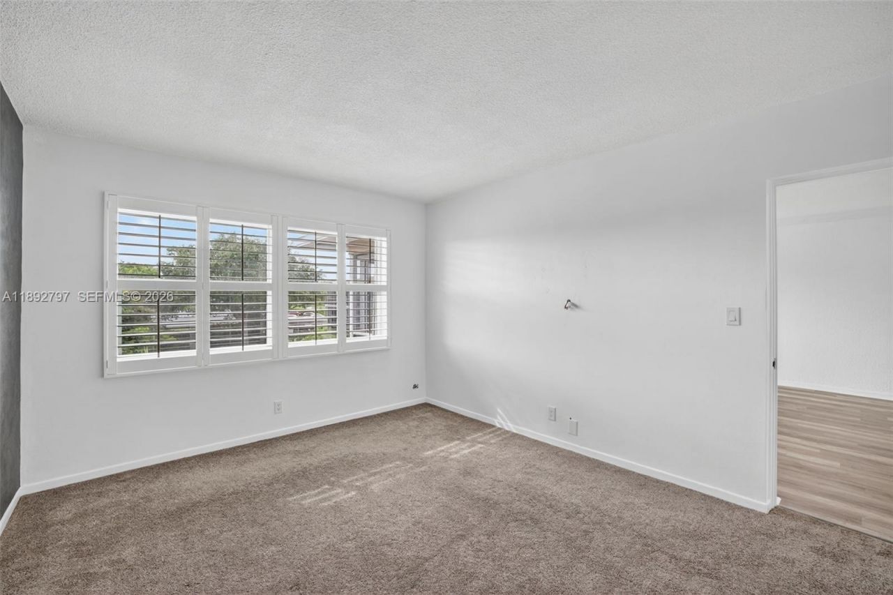 900 SW 12th St, Unit 305, Fort Lauderdale, FL 33315 Photo