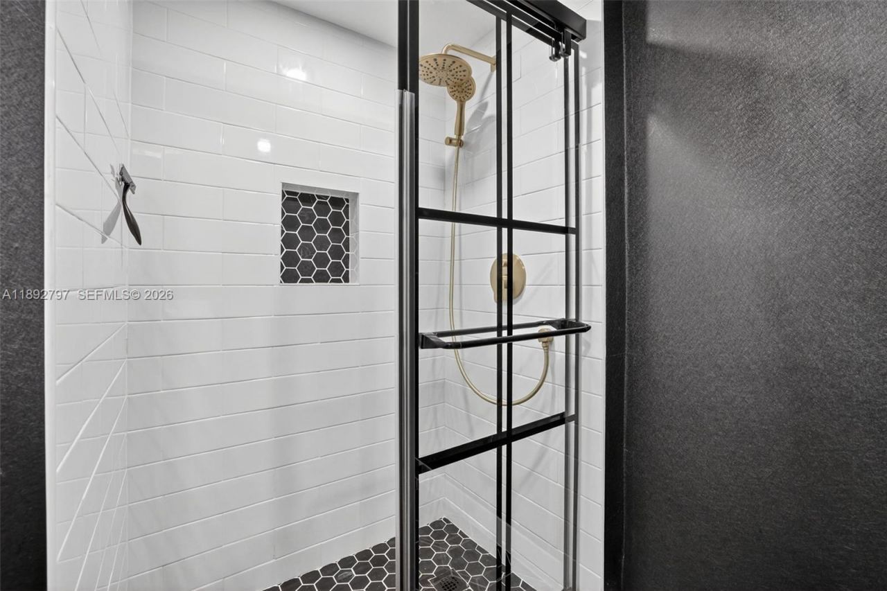 900 SW 12th St, Unit 305, Fort Lauderdale, FL 33315 Photo