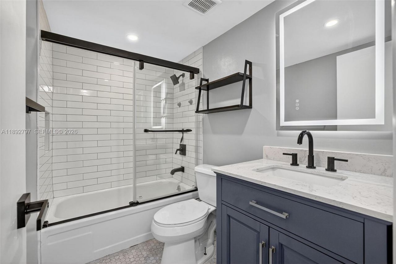 900 SW 12th St, Unit 305, Fort Lauderdale, FL 33315 Photo