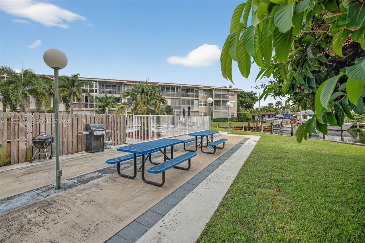 900 SW 12th St, Unit 305, Fort Lauderdale, FL 33315 Photo