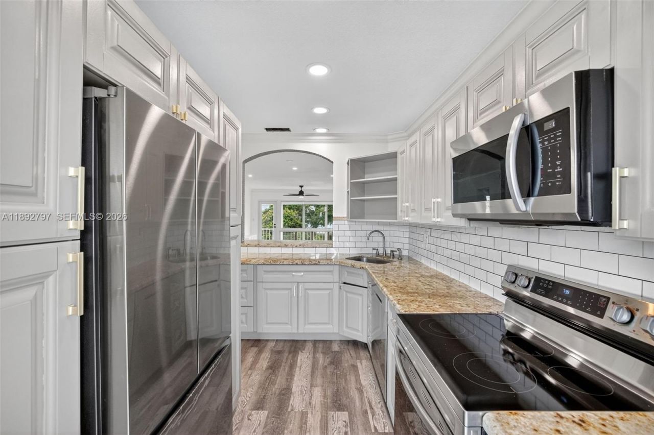 900 SW 12th St, Unit 305, Fort Lauderdale, FL 33315 Photo