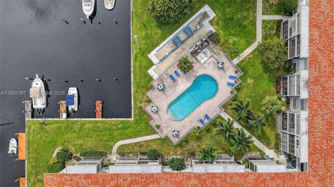 900 SW 12th St, Unit 305, Fort Lauderdale, FL 33315 Photo