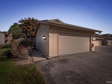 7114 Pebble Park Drive, West Bloomfield Twp, MI 48322