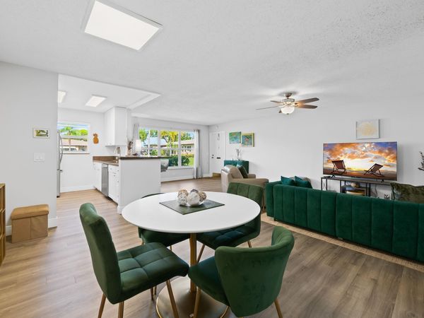 1025 S Dr, Unit B, Delray Beach, FL 33445