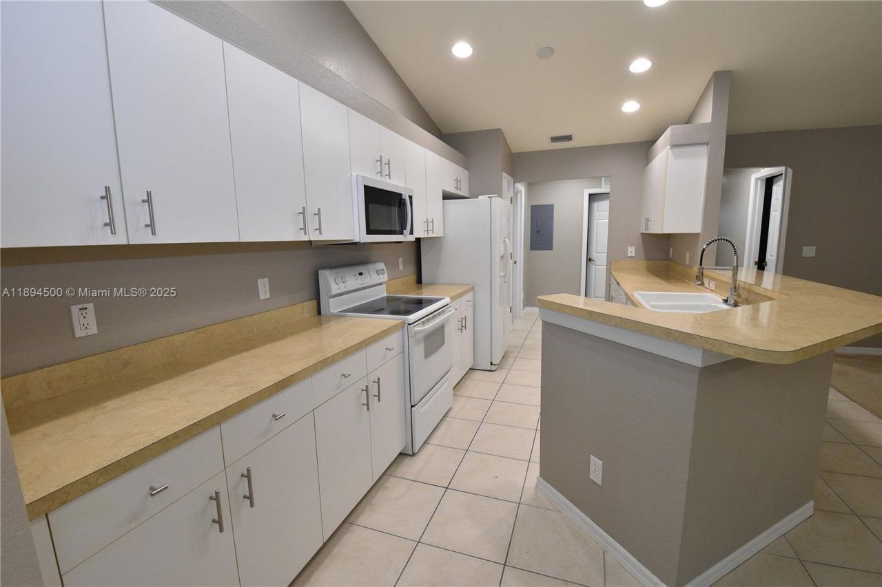 19949 Lake Vista Cir, Unit 2, Lehigh Acres, FL 33936 Photo