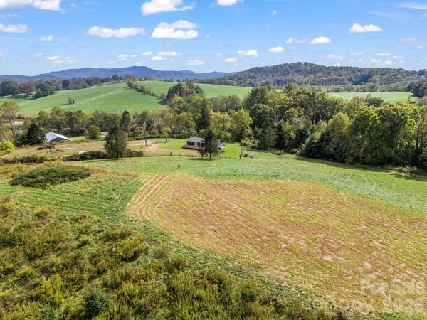 128 Cook Lane, Mills River, NC 28759