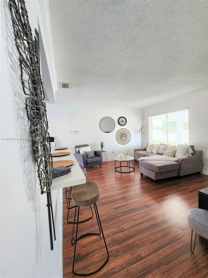 11301 Quail Roost Dr, Miami, FL 33157 Photo