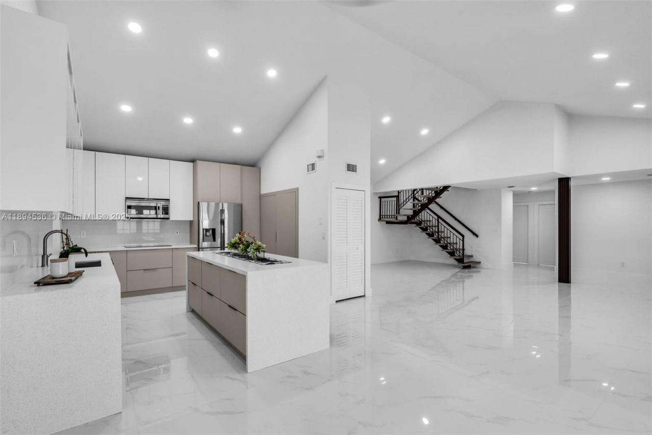 14820 NW 87th Ct, Miami Lakes, FL 33018 Photo