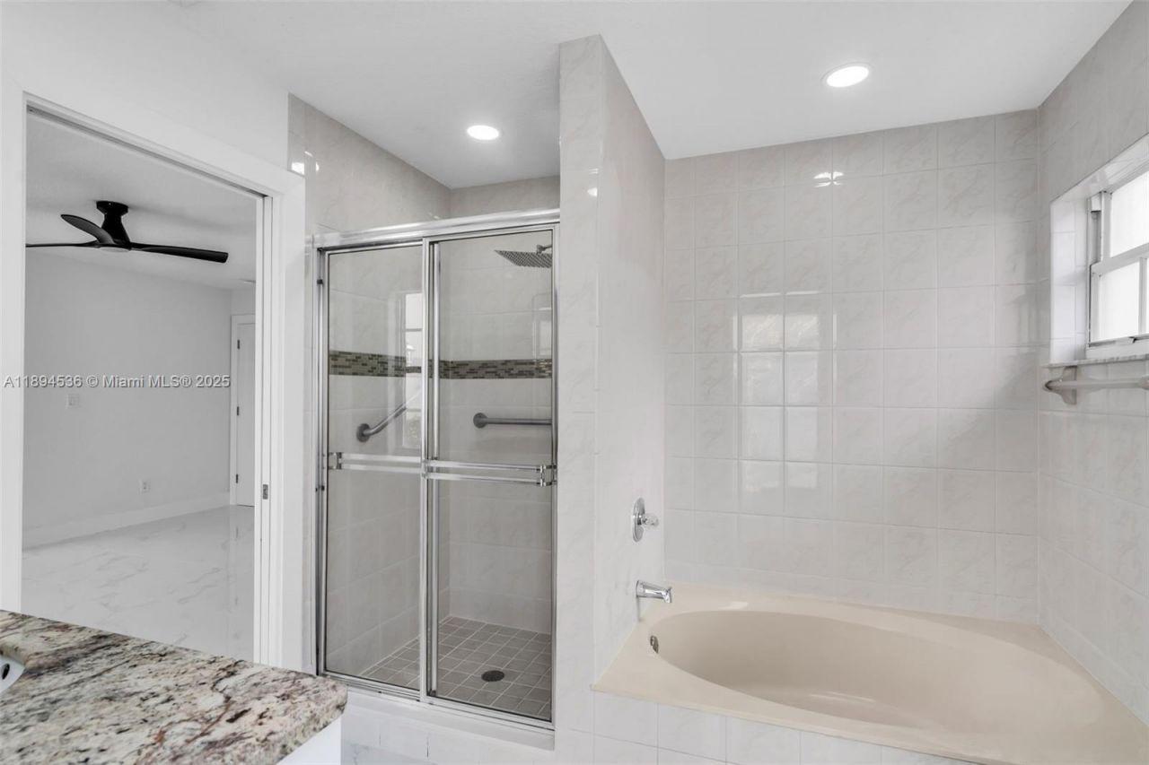 14820 NW 87th Ct, Miami Lakes, FL 33018 Photo