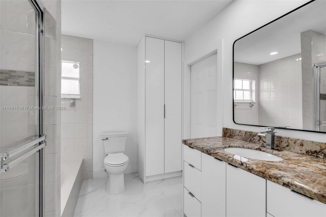 14820 NW 87th Ct, Miami Lakes, FL 33018 Photo