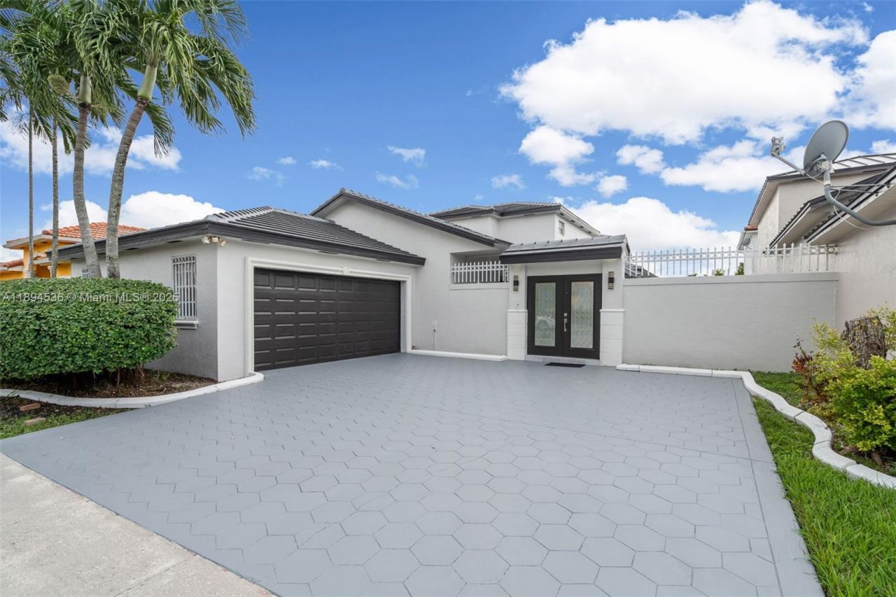 14820 NW 87th Ct, Miami Lakes, FL 33018 Photo