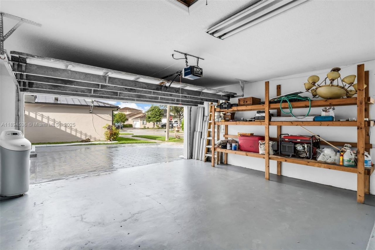 14820 NW 87th Ct, Miami Lakes, FL 33018 Photo