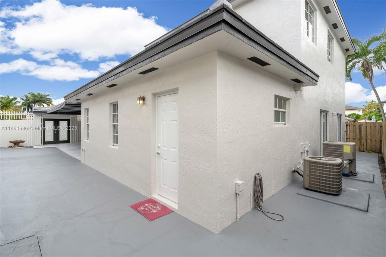 14820 NW 87th Ct, Miami Lakes, FL 33018 Photo