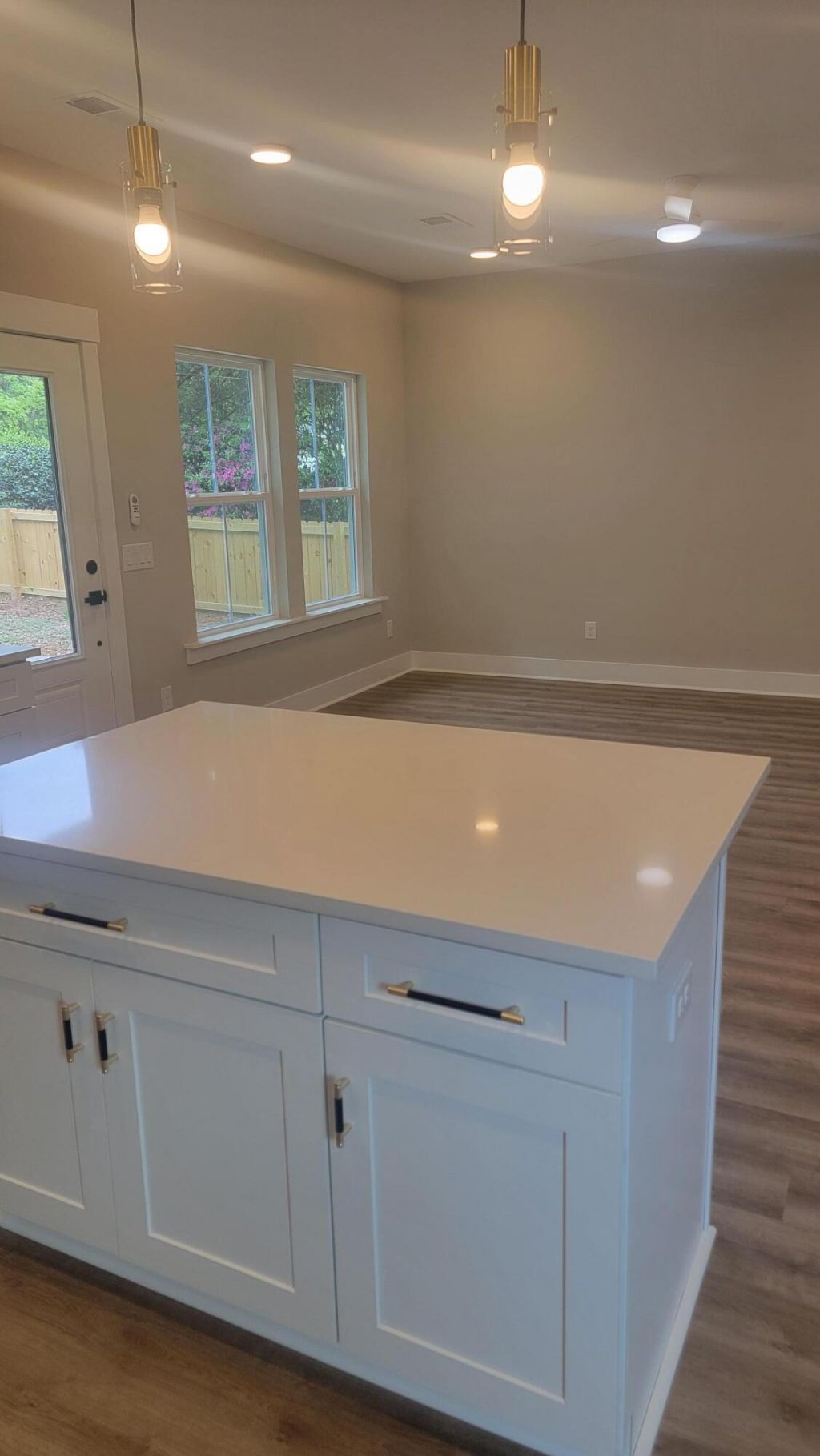 2551 Taylor Street Photo 11