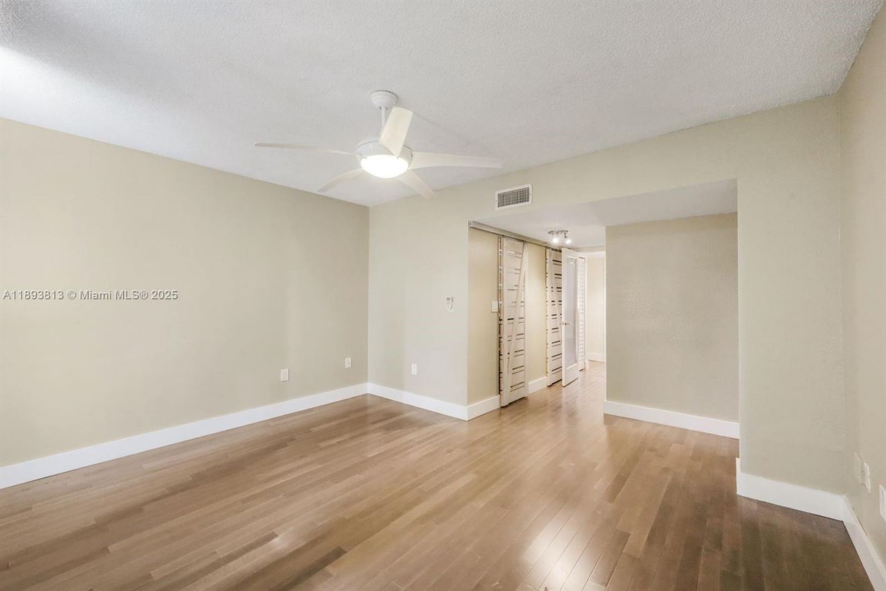 10900 SW 104th St, Unit 122, Miami, FL 33176 Photo