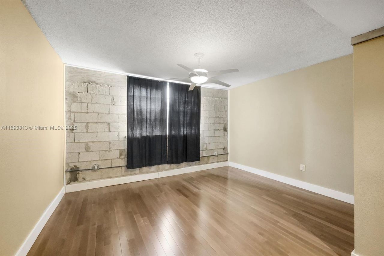 10900 SW 104th St, Unit 122, Miami, FL 33176 Photo