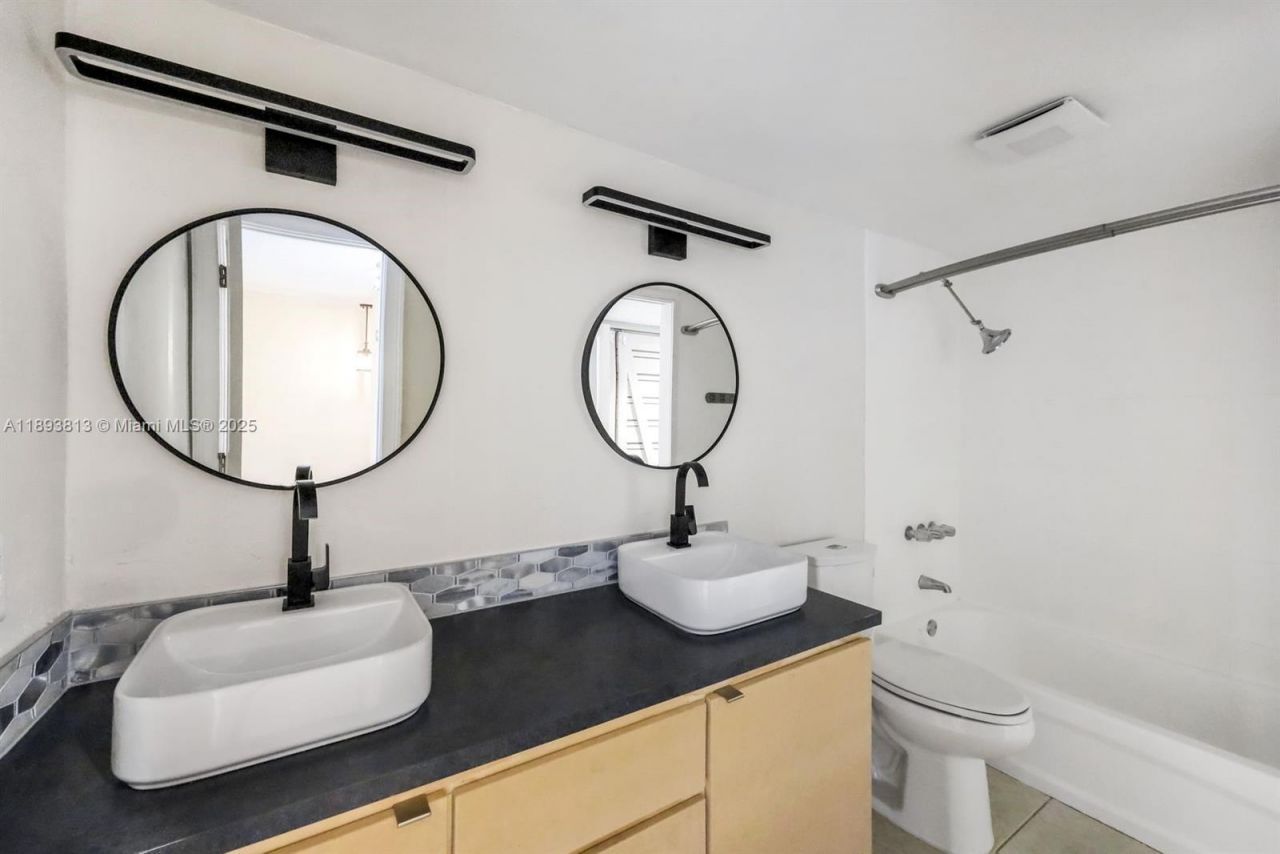 10900 SW 104th St, Unit 122, Miami, FL 33176 Photo