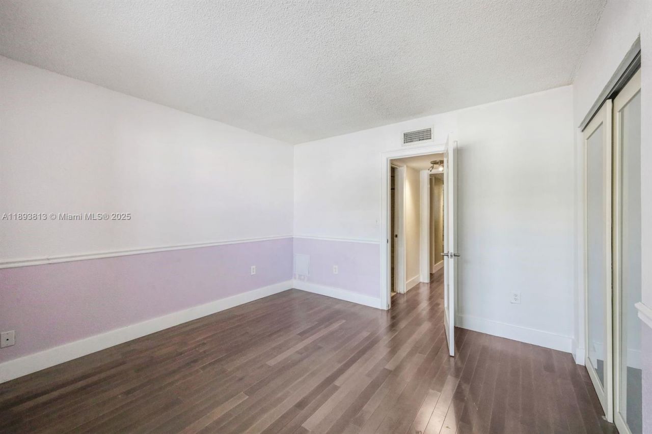 10900 SW 104th St, Unit 122, Miami, FL 33176 Photo