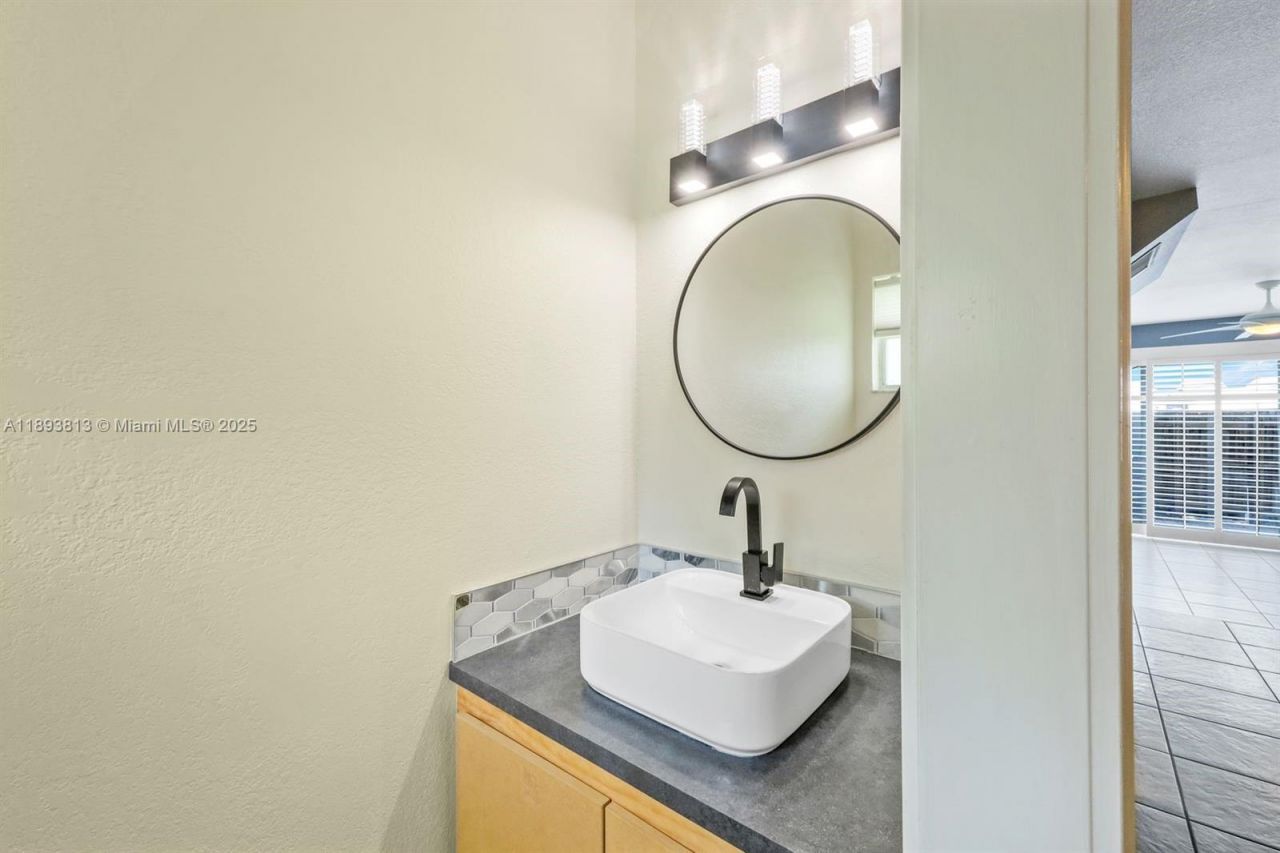 10900 SW 104th St, Unit 122, Miami, FL 33176 Photo