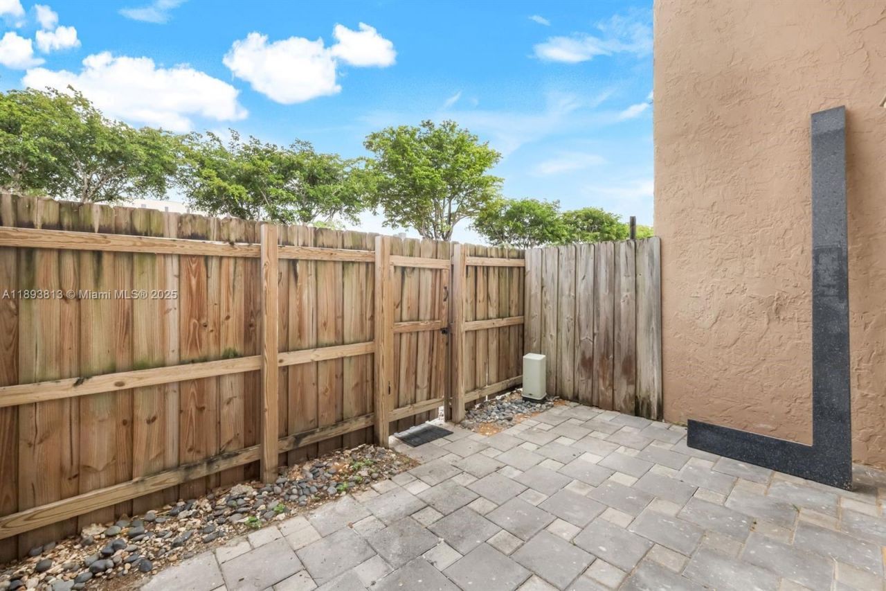 10900 SW 104th St, Unit 122, Miami, FL 33176 Photo