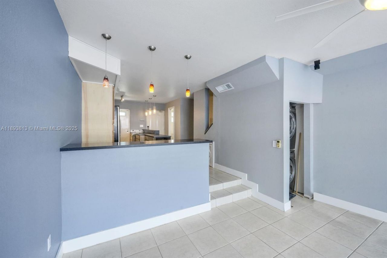 10900 SW 104th St, Unit 122, Miami, FL 33176 Photo