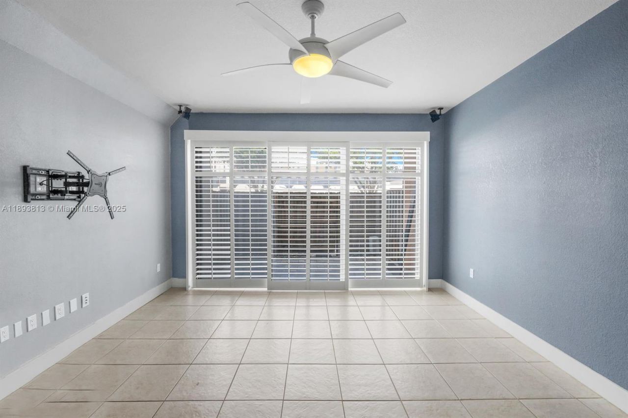 10900 SW 104th St, Unit 122, Miami, FL 33176 Photo