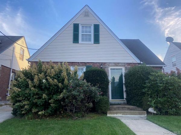 10 Purdy Court, Rockville Centre, NY 11570