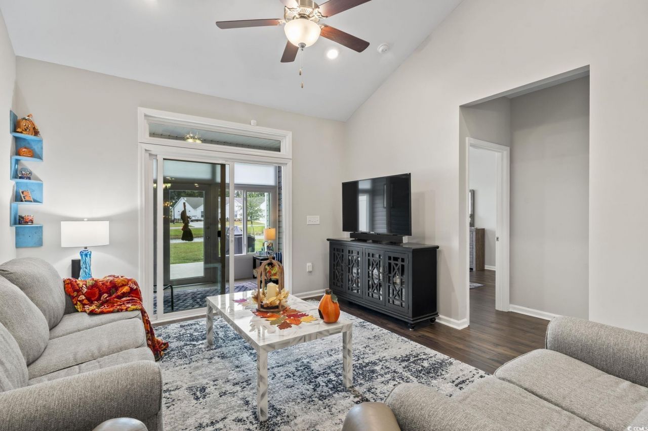 4040 Taranto Loop Photo 16