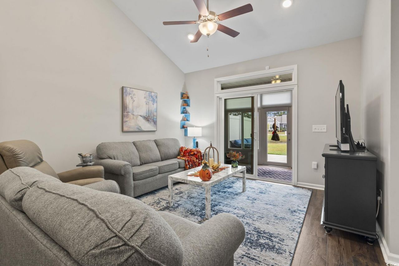 4040 Taranto Loop Photo 17