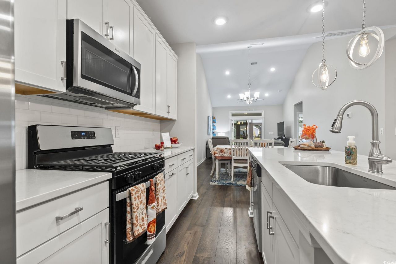 4040 Taranto Loop Photo 7