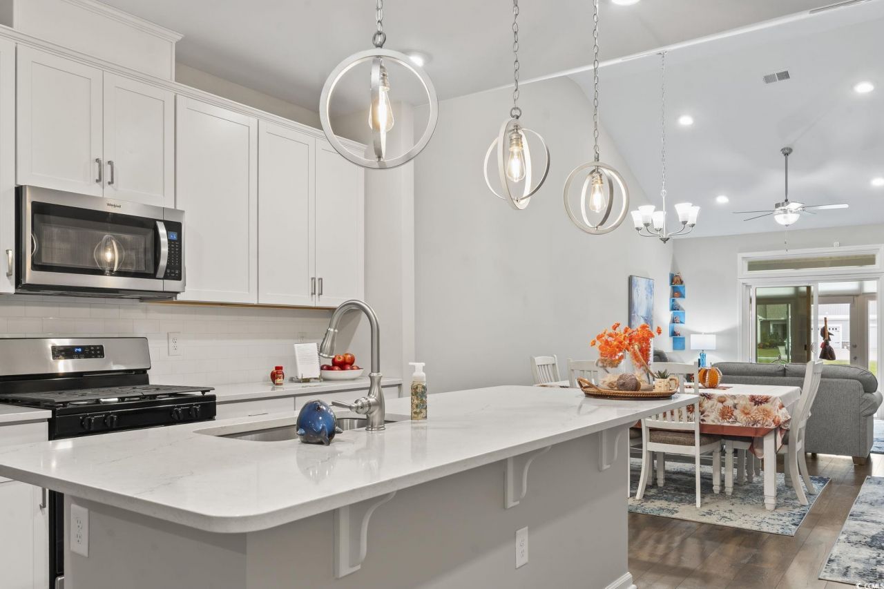 4040 Taranto Loop Photo 8