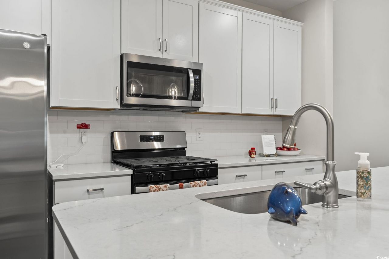 4040 Taranto Loop Photo 9