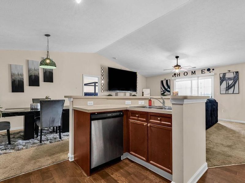 789 Hidden Springs Drive, Lewis Center, OH 43035 Photo 9