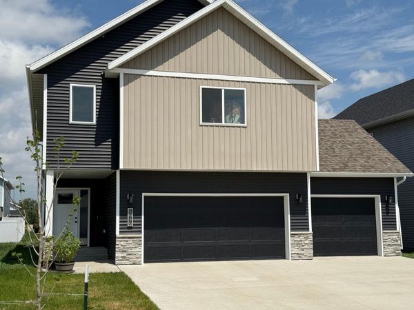 6040 79th Avenue S, Horace, ND 58047