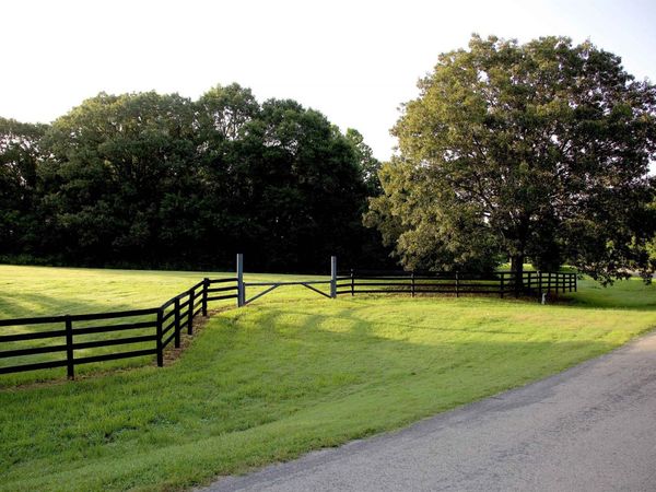 2665 YAGER DR, Moscow, TN 38057