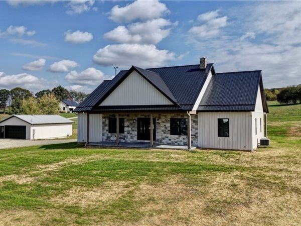 7967 State Route 516 NW, Dundee, OH 44624