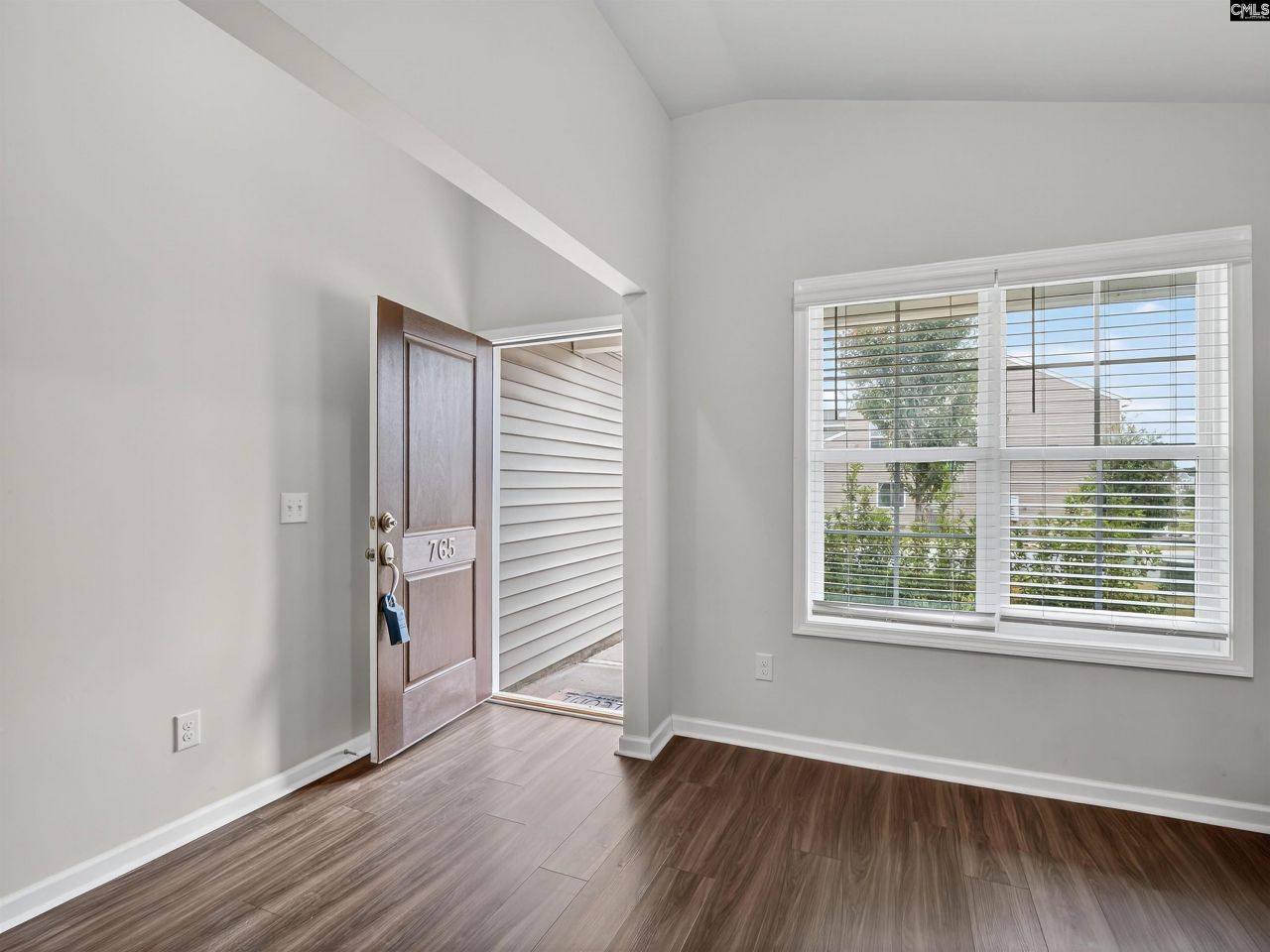 765 Tanager Lane Photo 4