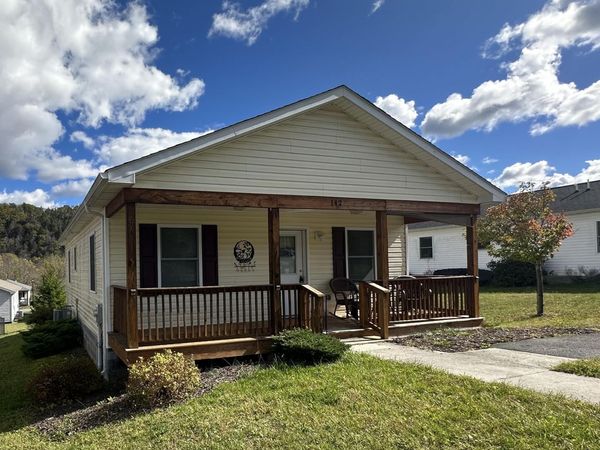 142 Garnett Way, White Sulphur Springs, WV 24986