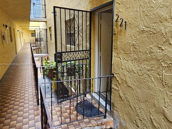1555 W 44th Pl, Unit 221B, Hialeah, FL 33012