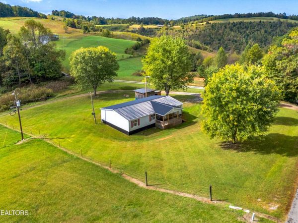 2973 Chinquipin Rd, Sneedville, TN 37869