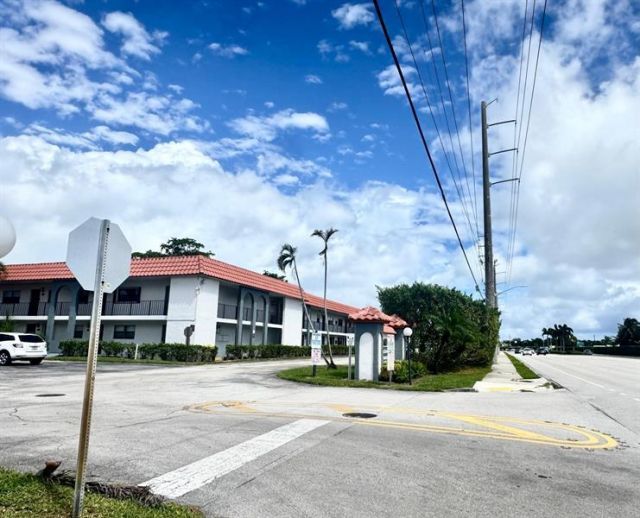 2161 W Woolbright Rd, Unit m202, Boynton Beach, FL 33426 Photo