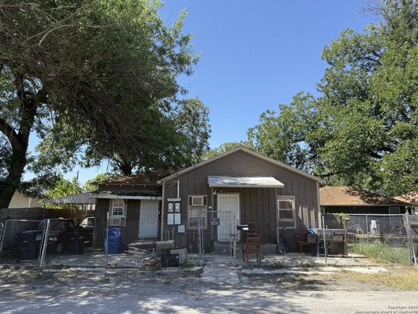 215 Gulf, San Antonio, TX 78202