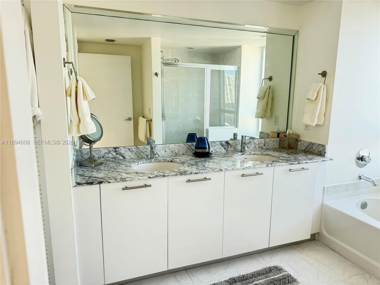 950 Brickell Bay Dr, Unit 3610, Miami, FL 33131 Photo