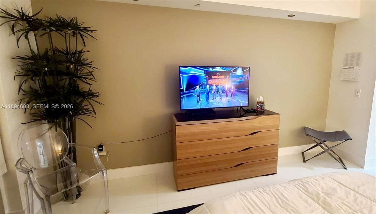 950 Brickell Bay Dr, Unit 3610, Miami, FL 33131 Photo