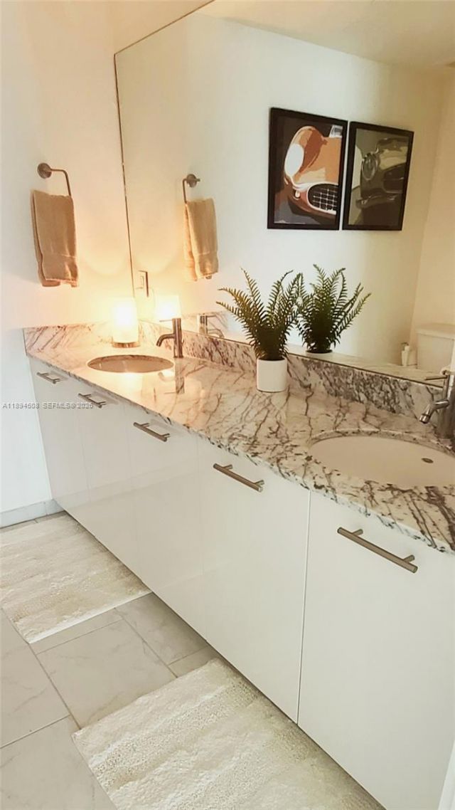 950 Brickell Bay Dr, Unit 3610, Miami, FL 33131 Photo