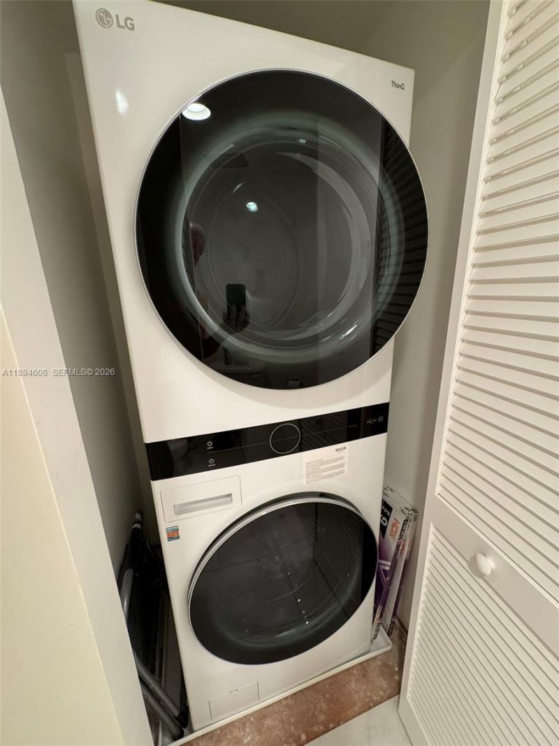 950 Brickell Bay Dr, Unit 3610, Miami, FL 33131 Photo