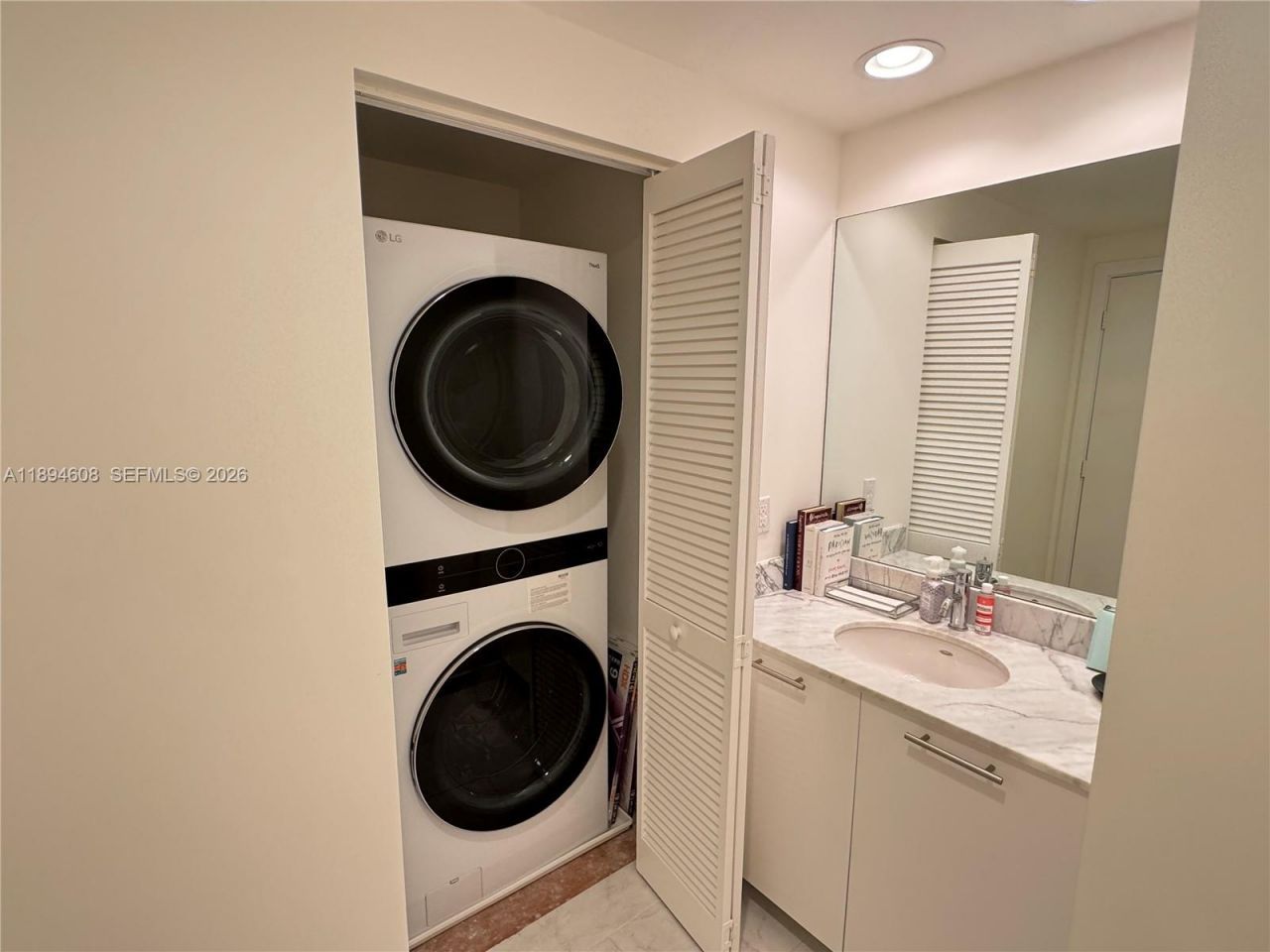 950 Brickell Bay Dr, Unit 3610, Miami, FL 33131 Photo