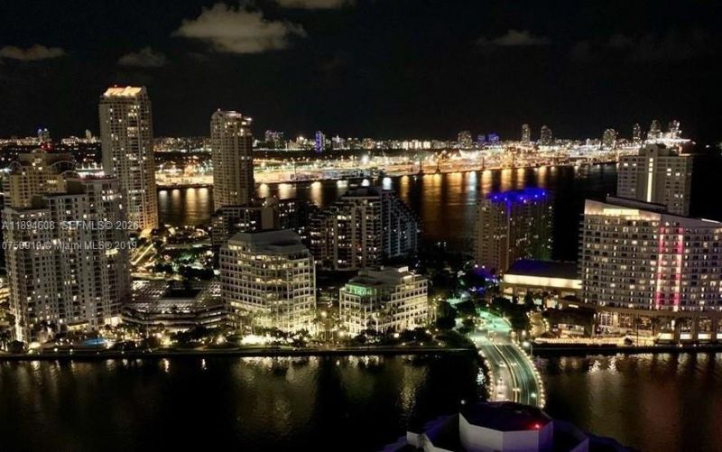 950 Brickell Bay Dr, Unit 3610, Miami, FL 33131 Photo
