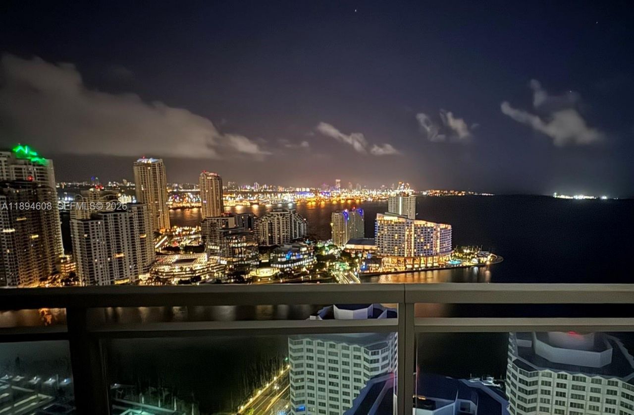 950 Brickell Bay Dr, Unit 3610, Miami, FL 33131 Photo